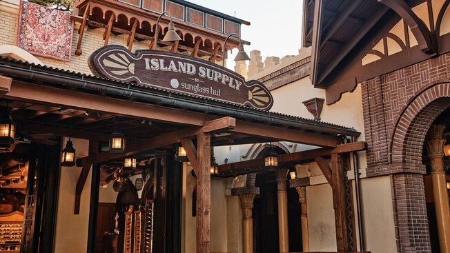La entrada de Island Supply by Sunglass Hut en Magic Kingdom Park