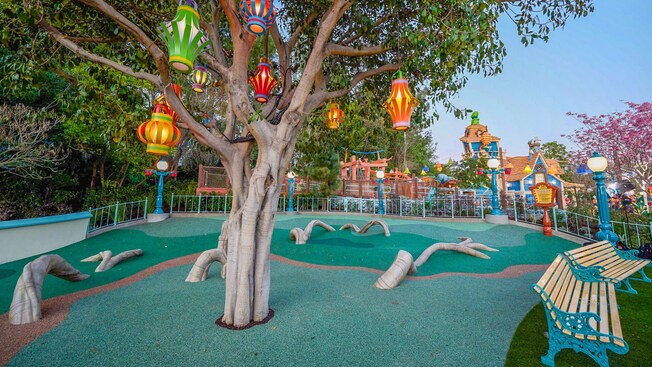 A tree with lanterns hanging from the branches at Centoonial Park in Mickey’s Toontown