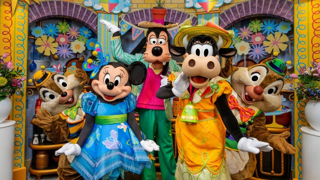 Minnie Mouse, Goofy, Clarabelle Cow, Chip n Dale wearing spring themed outfits