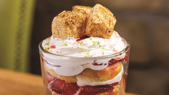 A Wondermade Key Lime Strawberry Shortcake in a glass from Terralina Crafted Italian