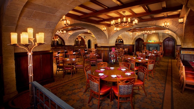 Main dining area of Le Cellier Steakhouse at Epcot