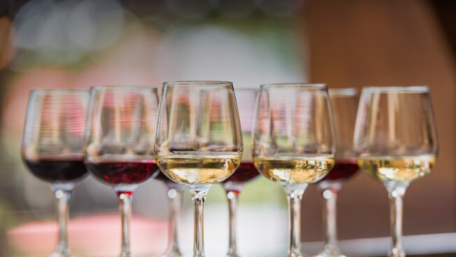 8 wine glasses, each with either red or white wine