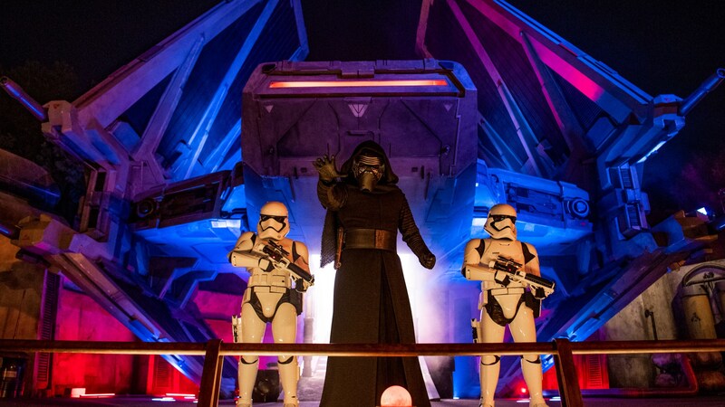 Kylo Ren y 2 Stormtroopers de la Primera Orden en Star Wars Galaxy's Edge