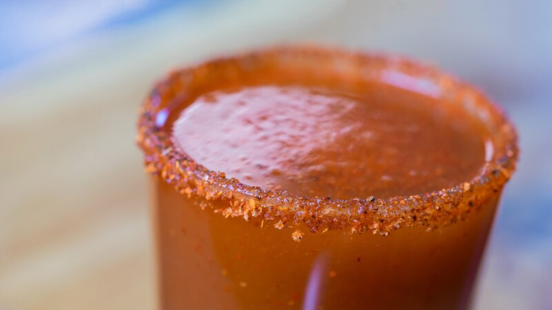 Una bebida con alcohol picante, la Backlot Michelada, en Hollywood Lounge.