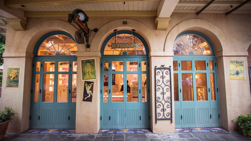 El exterior de La Mascarade d'Orleans en Disneyland Park