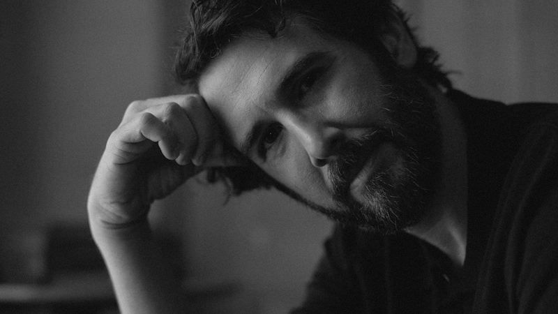 The singer Josh Groban resting his head on his hand