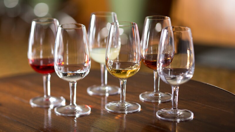 6 glasses containing various types of amari liqueur