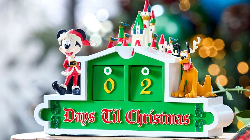 Decoración de la cuenta regresiva para Navidad con Mickey Mouse, Pluto y el castillo Cinderella Castle