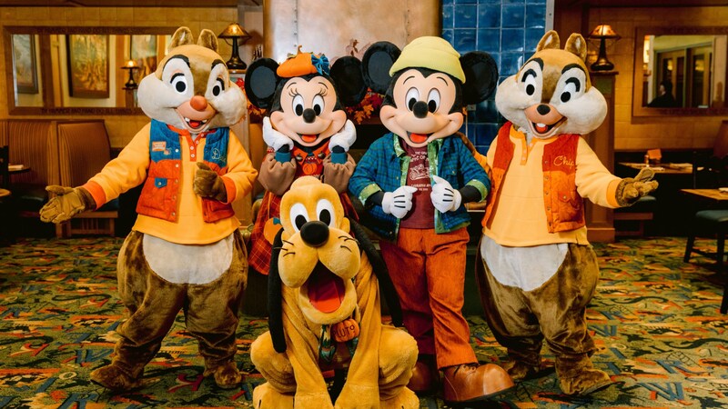 Mickey Mouse, Minnie Mouse, Chip ‘n’ Dale and Pluto pose for a picture in their fall attire