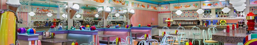Vista interior de un comedor con asientos en Disney’s Beach Club Resort 