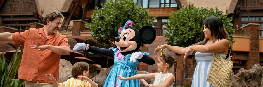 A family of 4 dancing with Minnie Mouse at Aulani, A Disney Resort & Spa in Ko Olina, Hawai‘i