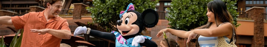 A family of 4 dancing with Minnie Mouse at Aulani, A Disney Resort & Spa in Ko Olina, Hawai‘i