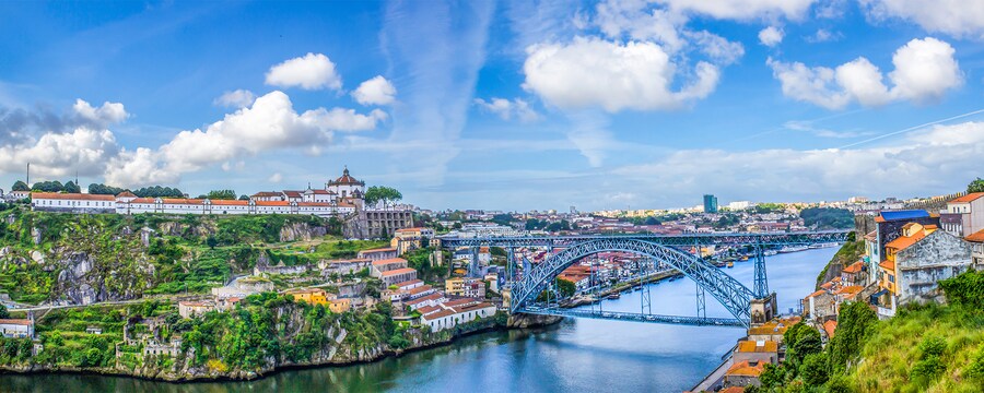 Porto's iconic double decker bridge that links Vila Nova de Gaia with the Ribeira District