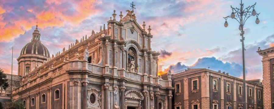 La fachada barroca del Palazzo Biscari del siglo XVIII en Catania, Italia La fachada barroca del Palazzo Biscari del siglo XVIII en Catania, Italia