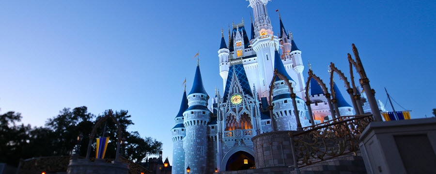 as the first park in walt disney world, what year did the magic kingdom open?