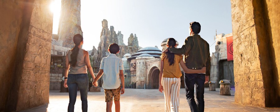Family at Star Wars Galaxy's Edge