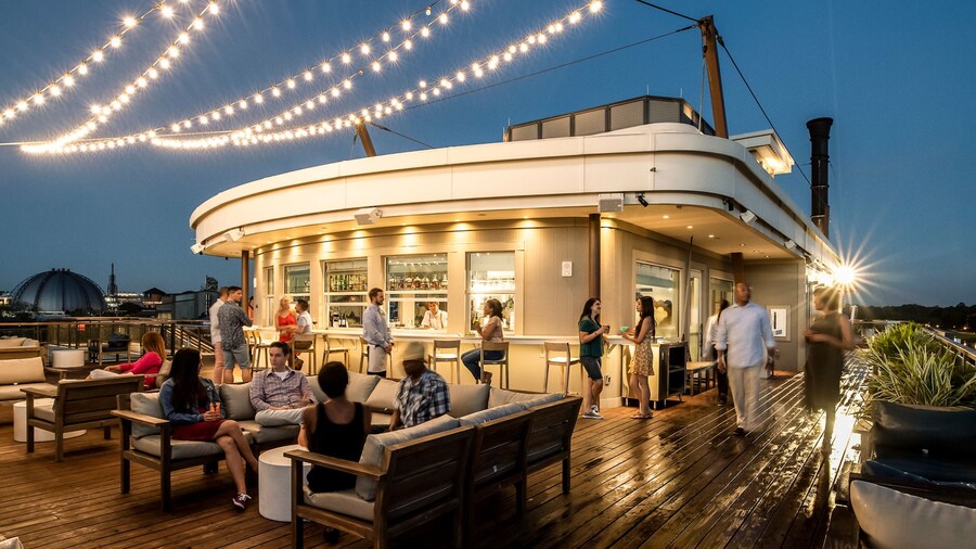 Magical Extras: Gäste im Disney Springs Paddlefish