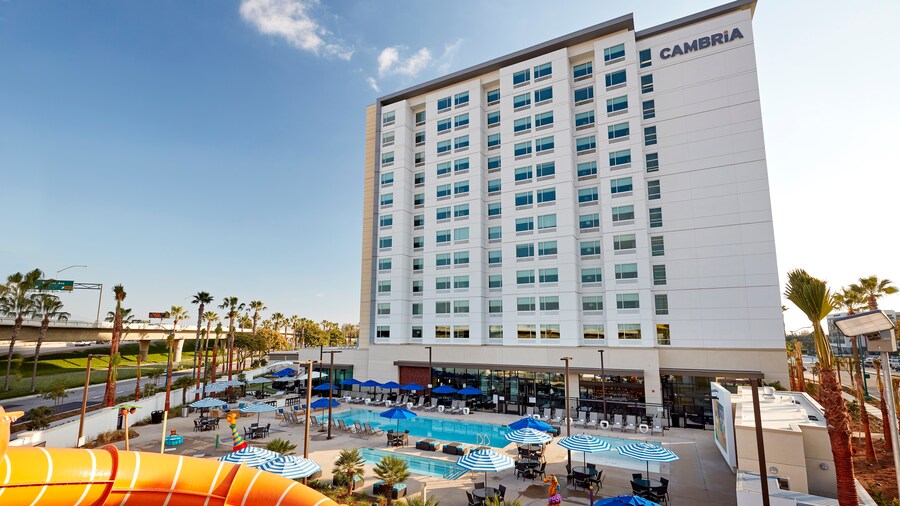 Cambria Hotel Stes Ana Rst Exterior With Water Park Hero 16x9 ?1661376459018