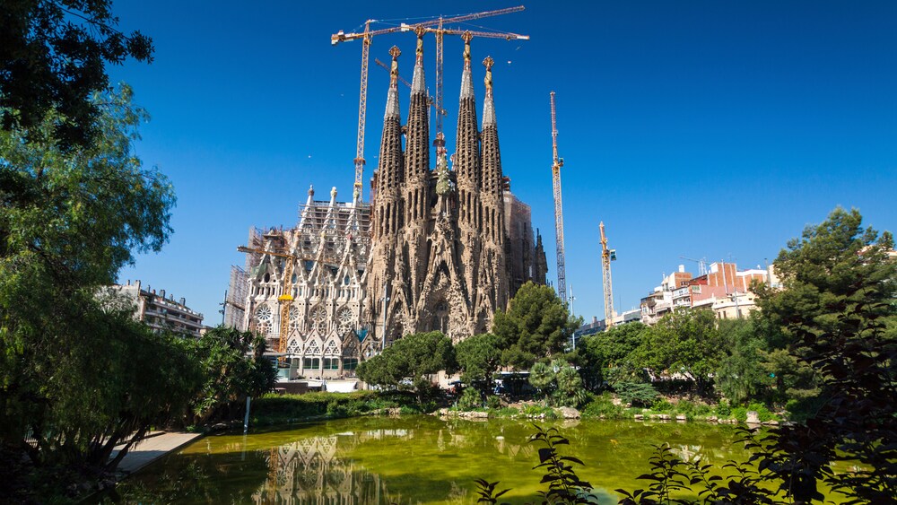 Gaudi Tour com Sagrada Familia & Casa Batilo em Barcelona | Disney ...