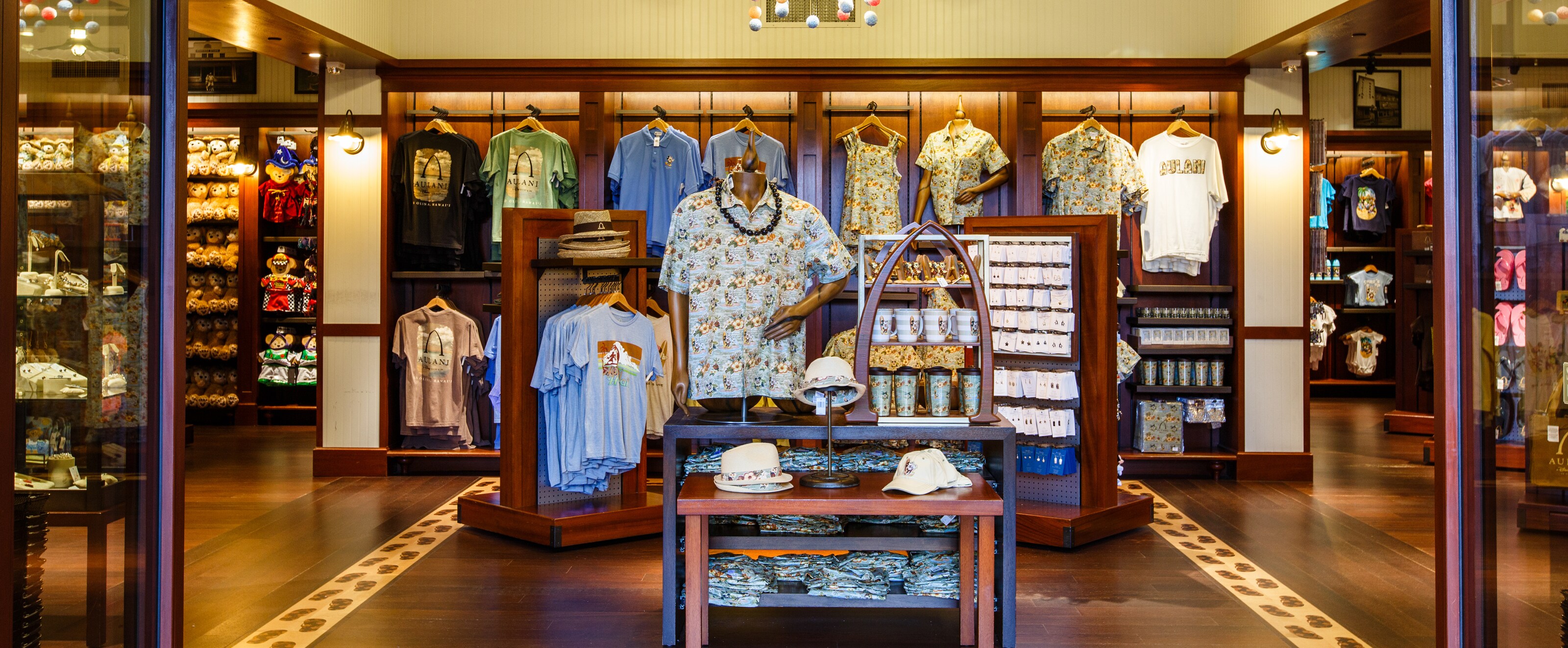 Kalepa's Store | Souvenirs | Aulani Hawaii Resort & Spa