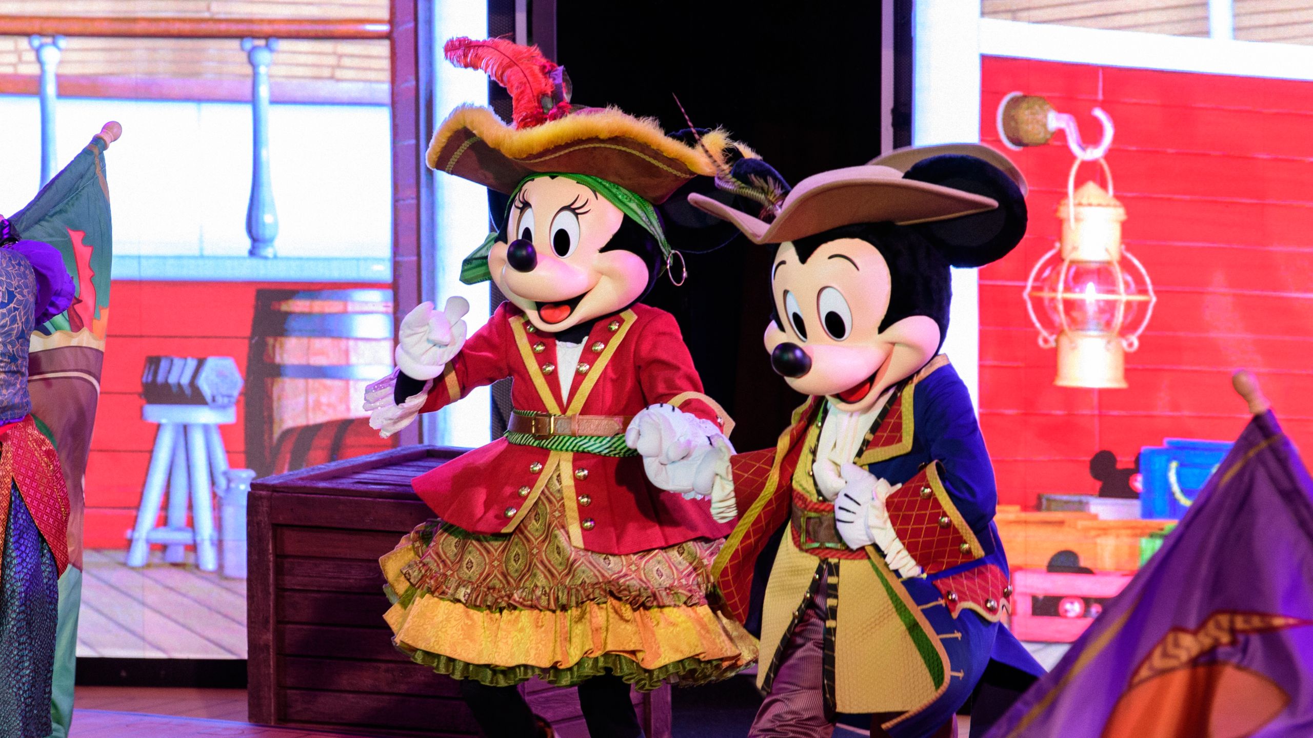 Mickey Mouse and Minnie Mouse dressed in pirate outfits