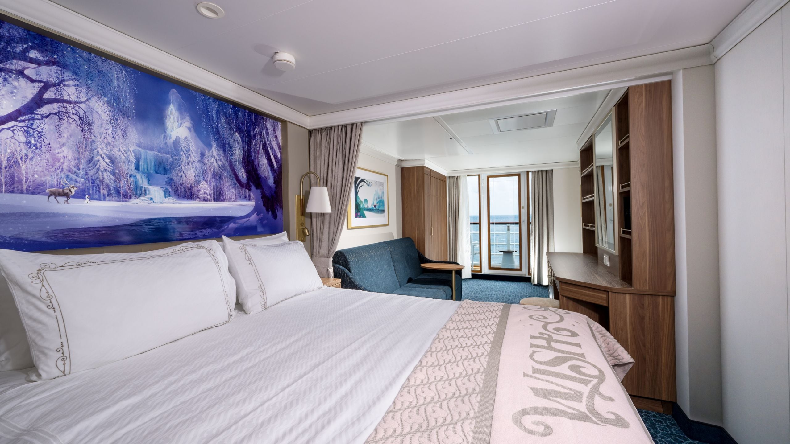 A Frozen-themed Disney Wish Verandah stateroom