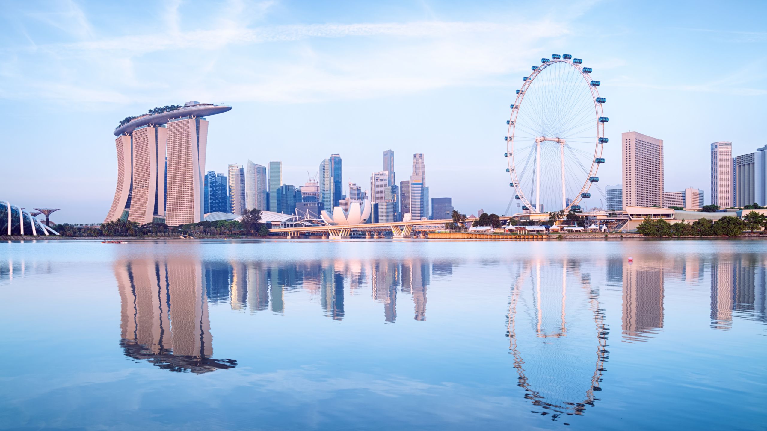 The Marina Bay Sands Singapore Hotel and the Singapore Flyer observation wheel at Marina Bay